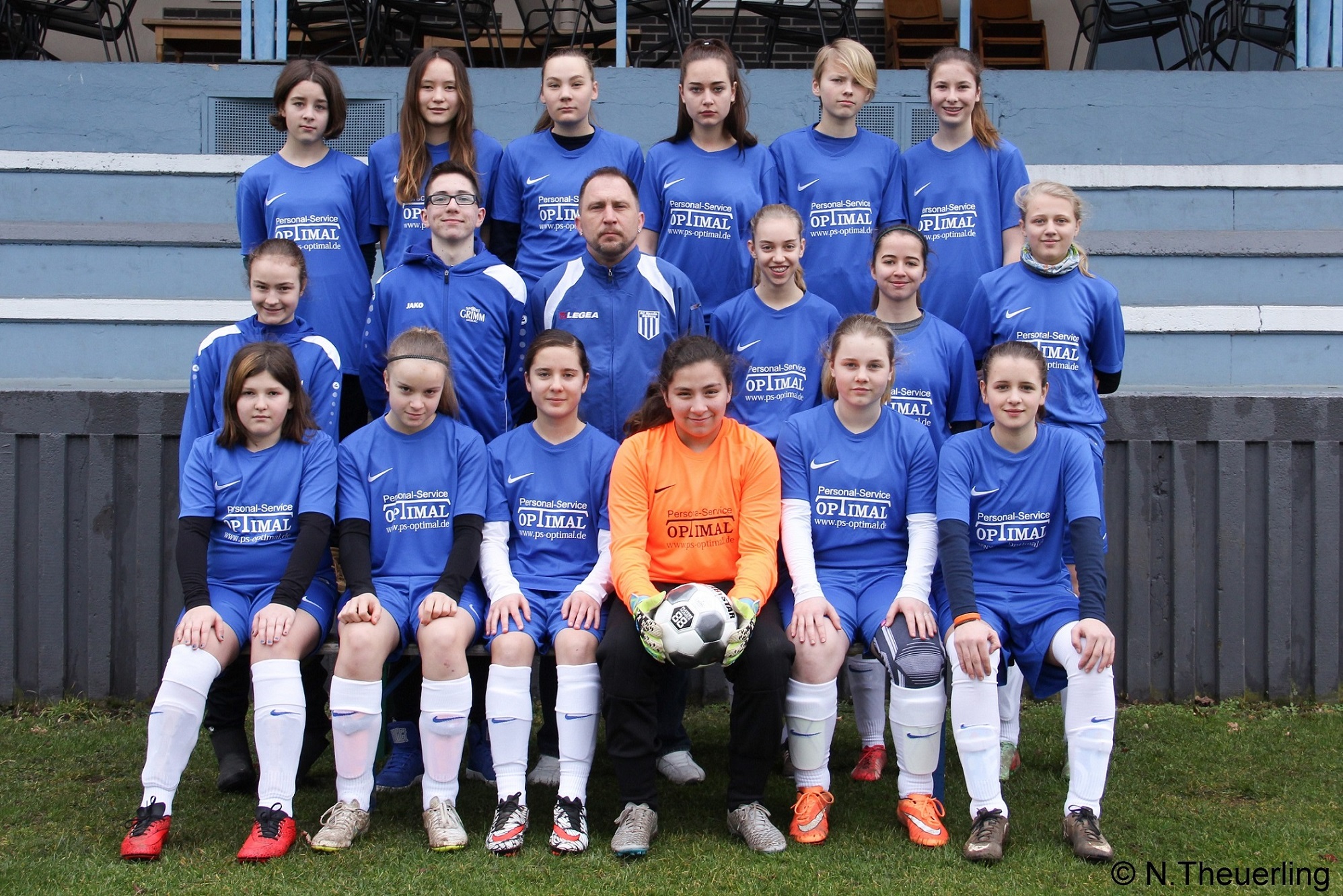 Neu ausgerüstet startet die Mädchenmannschaft des SC Hassia Dieburg den Spielbetrieb